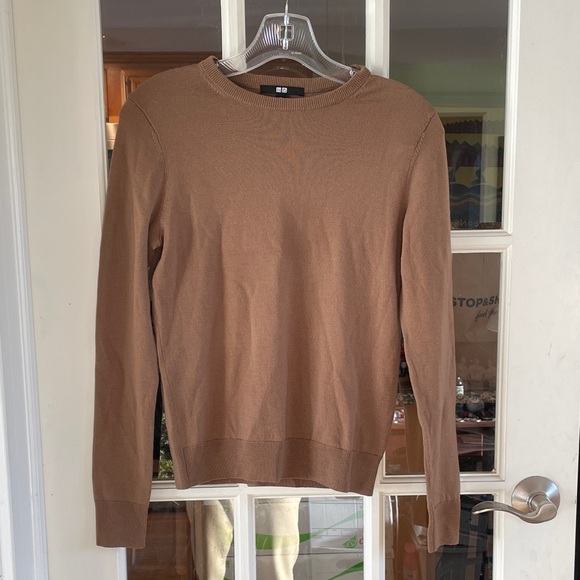 Uniqlo Sweaters - Uniqlo Women’s Tan Crewneck Sweater